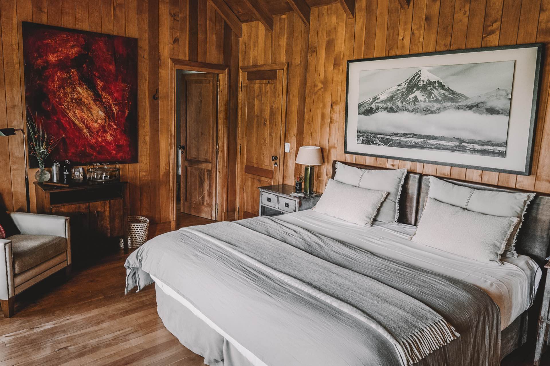 A private bedroom at River House