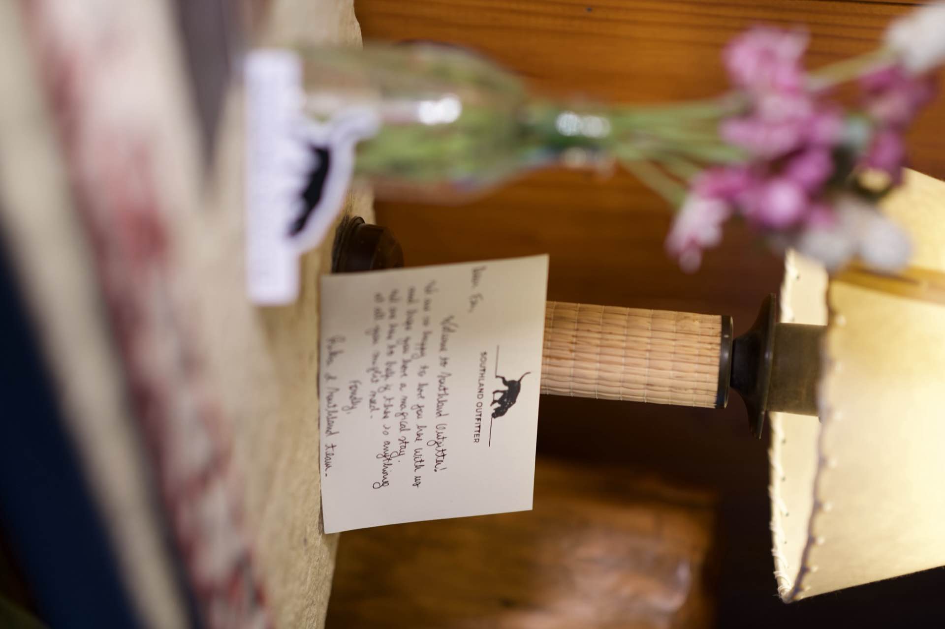 A handwritten welcome note in a guest room